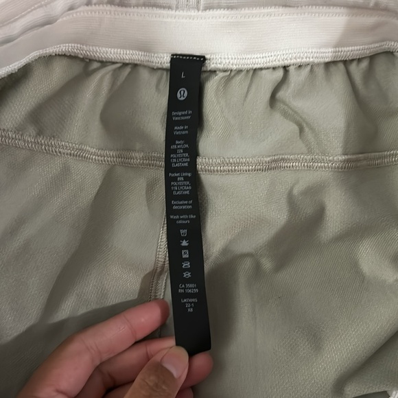 Lululemon Men’s Shorts Light Grey/Green Camouflage Size L see picture - Picture 3 of 6